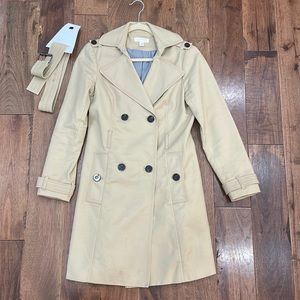 Kenar Small Trench Coat with belt and functional pockets beautiful stitching